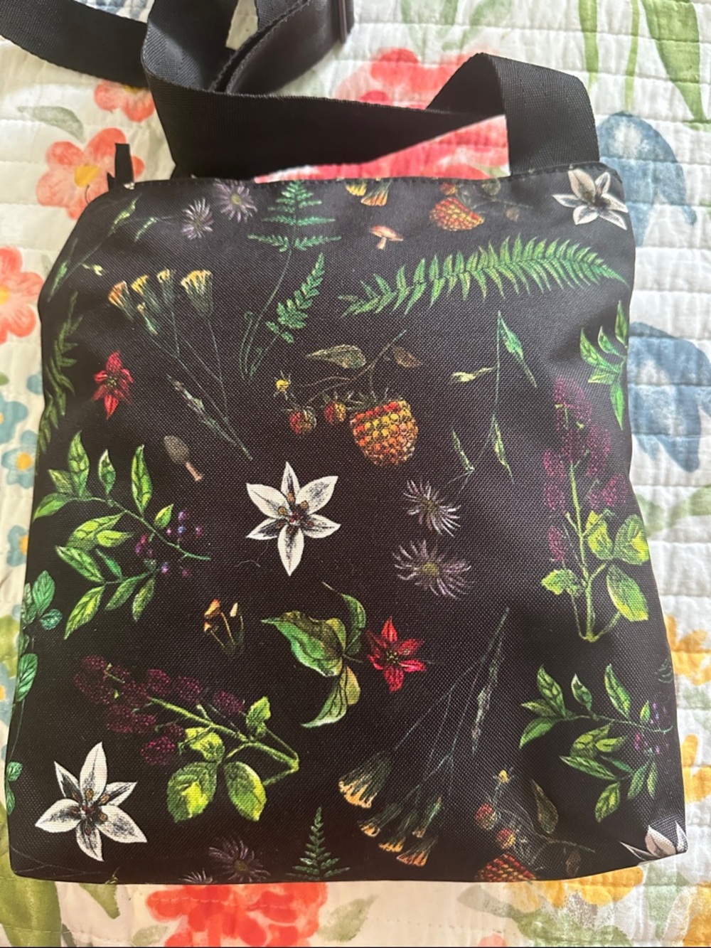 Dakine Black Floral Botanical Crossbody Bag - Picture 2 of 4